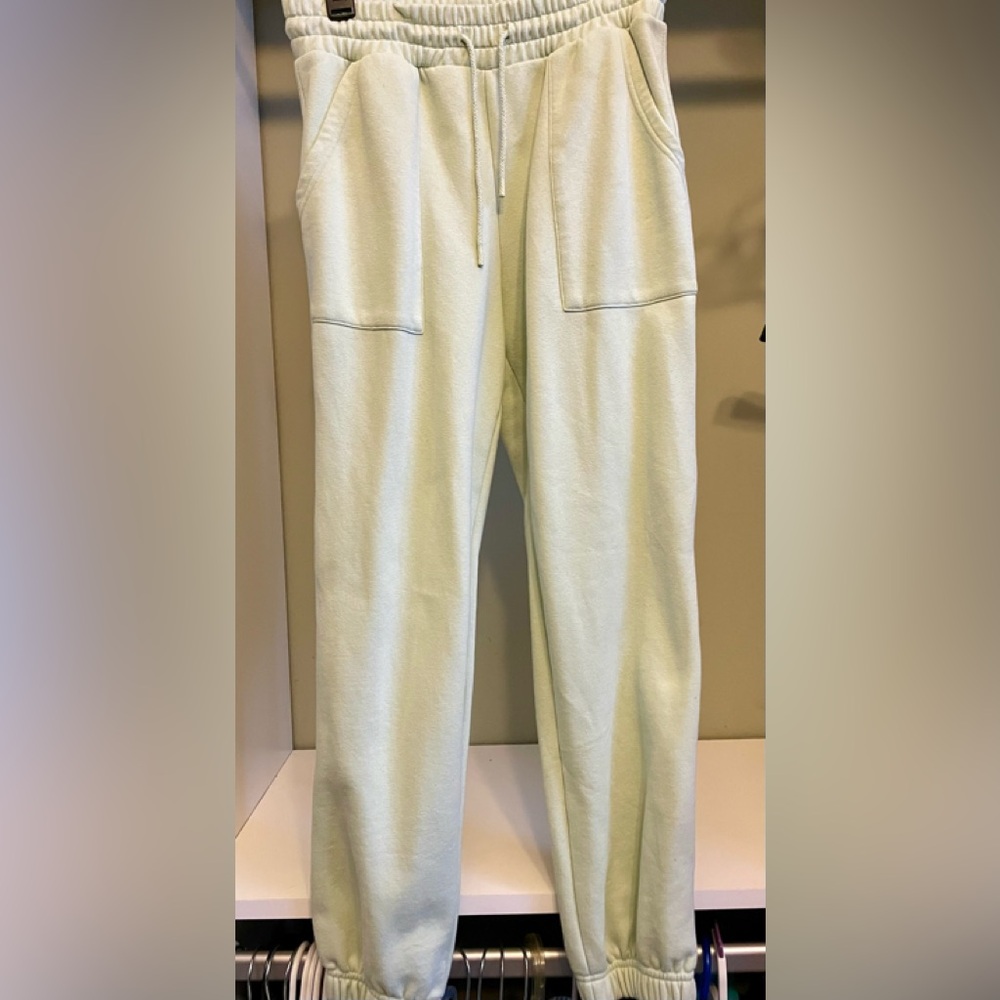 Universal Thread size small sweatpants